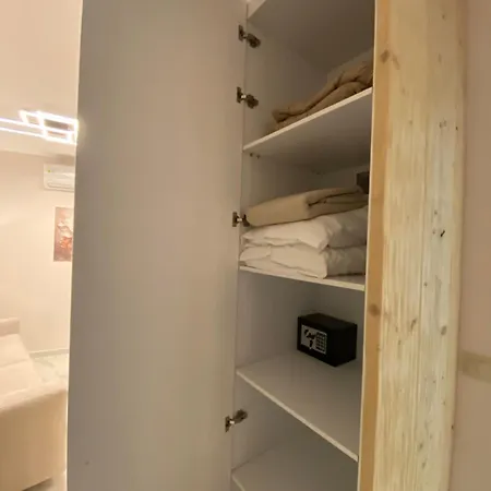 Andry's Living 5 By 8essentially * Lefkáda